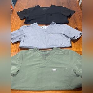 FIGS unisex Technical Collection Bundle Short Sleeve V Neck Pocket Scrub Tops Sm